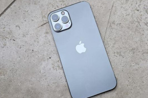 Does iPhone11Pro get seriously hot after updating to iOS 17.2.1?