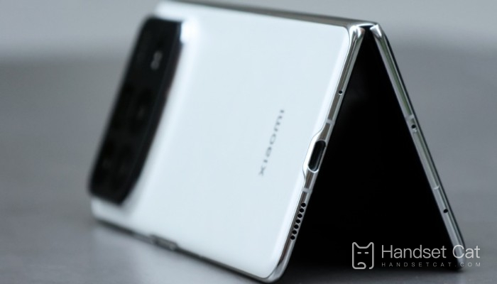 Parametervergleich zwischen Xiaomi MIX Fold 4 und Samsung Galaxy Z Fold6