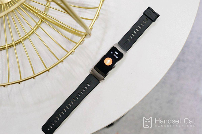 Can I wear the Huawei phone bracelet B7 for swimming