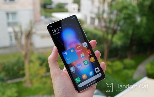 Много ли рекламы на Xiaomi Mi 13?