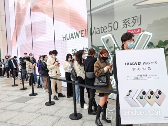 Le petit téléphone pliable de Huawei est en tête des ventes pendant trois trimestres consécutifs, démontrant sa domination du marché