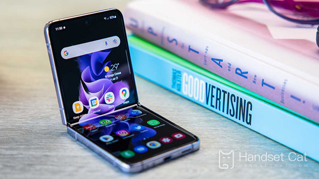 Design de dobradiça em forma de gota d'água A mais recente tela dobrável Galaxy Z Flip 5 da Samsung revelada!