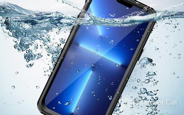 Introdução ao efeito à prova d'água do iPhone 13