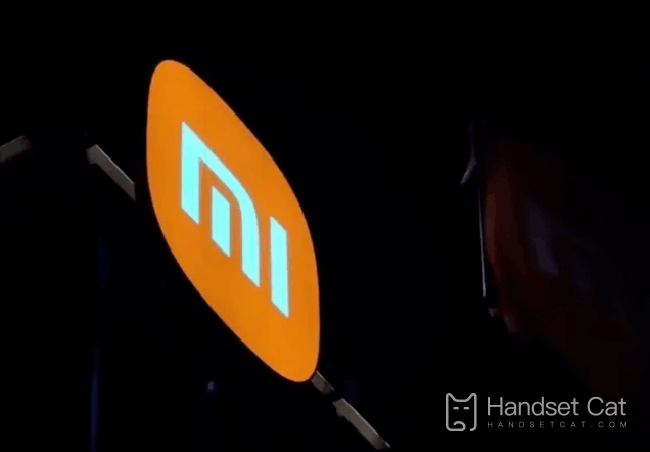 Xiaomi began to lay off employees at the end of the year when its profits fell?